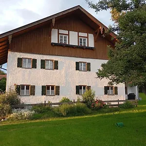 ferienwohnung-in-bauernhaus-direkt-am-alpenrand.com-bavaria.com/
